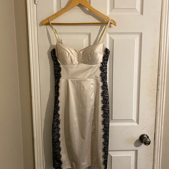 Guess Lexy dress. NWT. Size 8 - Picture 5 of 6